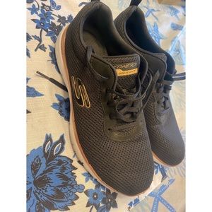 Womens skechers shoes 9.5